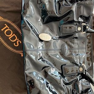 Hard to find TOD’S shoulder bag. Black patent leather!!!